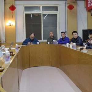 新華社記者來(lái)公司采訪(fǎng)“三線(xiàn)”企業(yè)改革建設(shè)