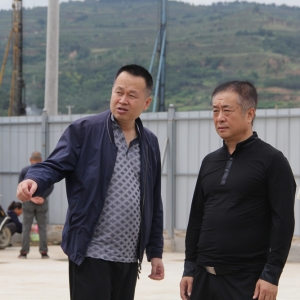 市領(lǐng)導(dǎo)調(diào)研公司新廠(chǎng)區(qū)建設(shè)項(xiàng)目